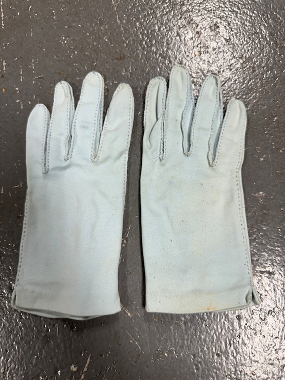 Vintage 30's Short Baby Blue Ladies Day Gloves - image 6