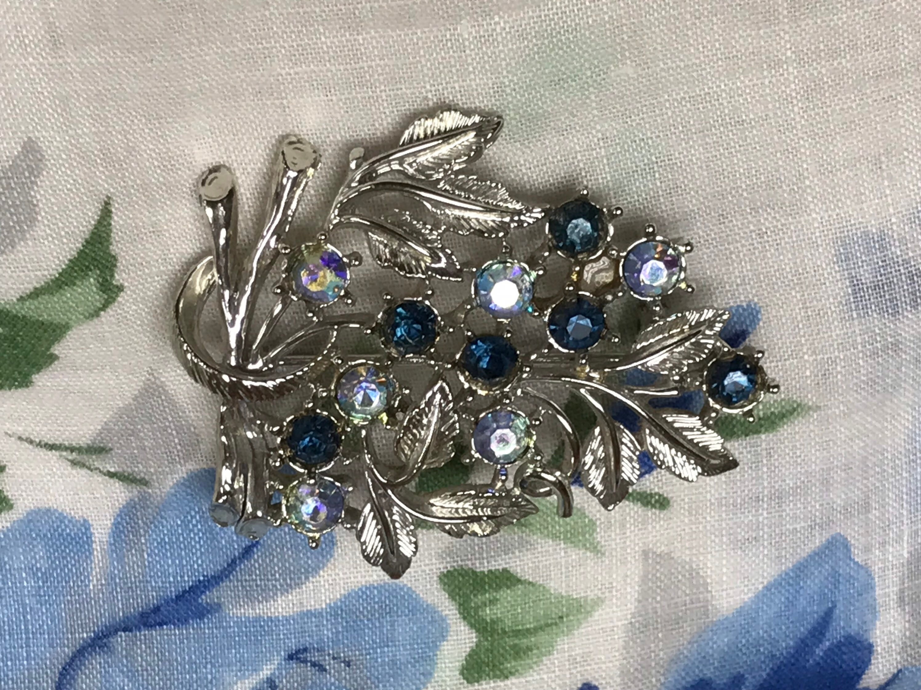 Broche Vintage Fleur Années 40 - Strass Bleus Et Métal Doré - Bijou Rétro