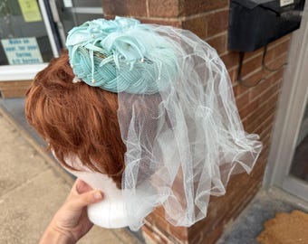 Vintage 1950\'s Lilac Woven Purple Heart Velvet Birdcage Veil Headpiece Hat Vintage 1950s Purple Fascinator With Birdcage Veil, Velvet  main image 4