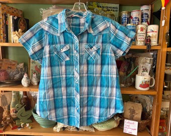 Vintage Western 90's/Y2K Blue Pearl Snap Woman's Blouse