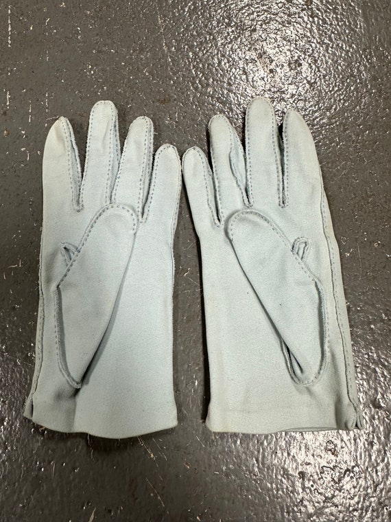 Vintage 30's Short Baby Blue Ladies Day Gloves - image 5
