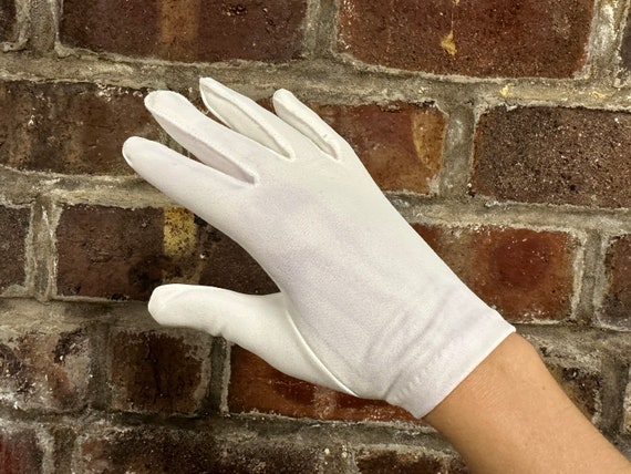 Vintage 50's/60's Plain White Ladies Gloves - image 1