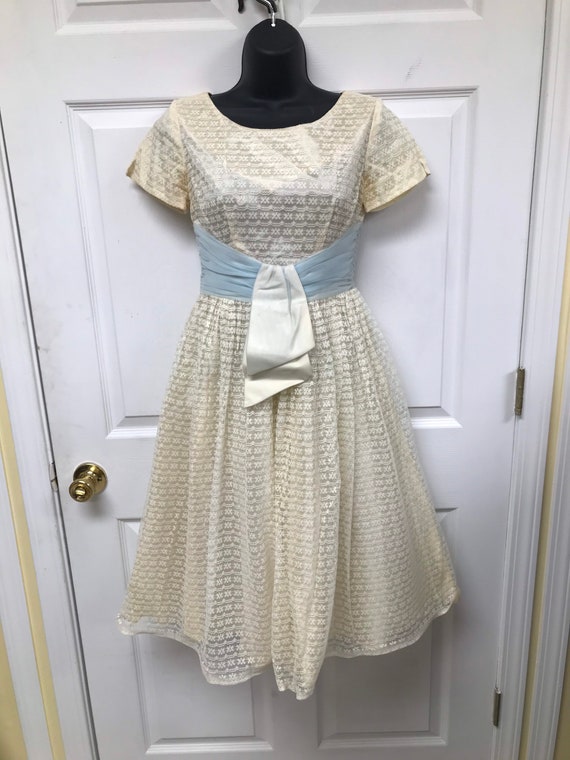 Vintage 50's White Lace Party/Wedding Dress - image 4