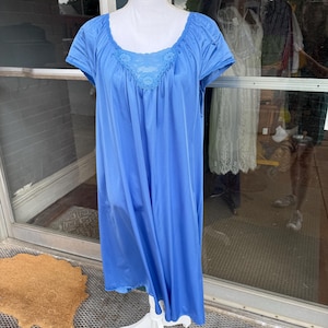 Large 80&#39;s Vintage Soft Feminine Blue Nylon Night Gown