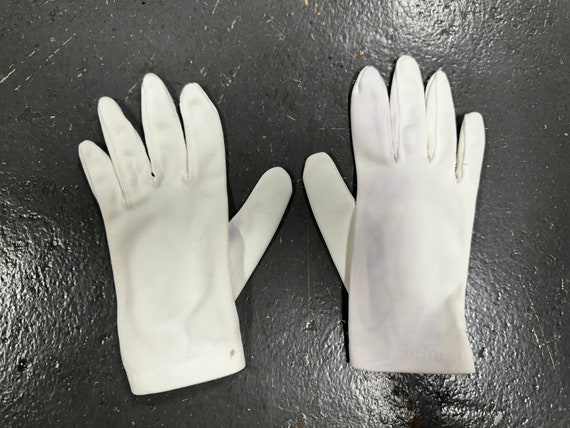 Vintage 50's/60's Plain White Ladies Gloves - image 3