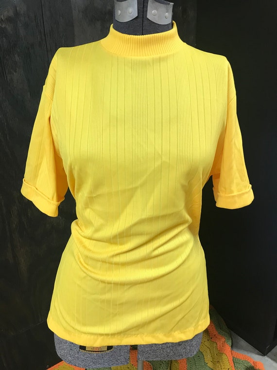 50's/60's Yellow Textured Polyester T-Shirt
