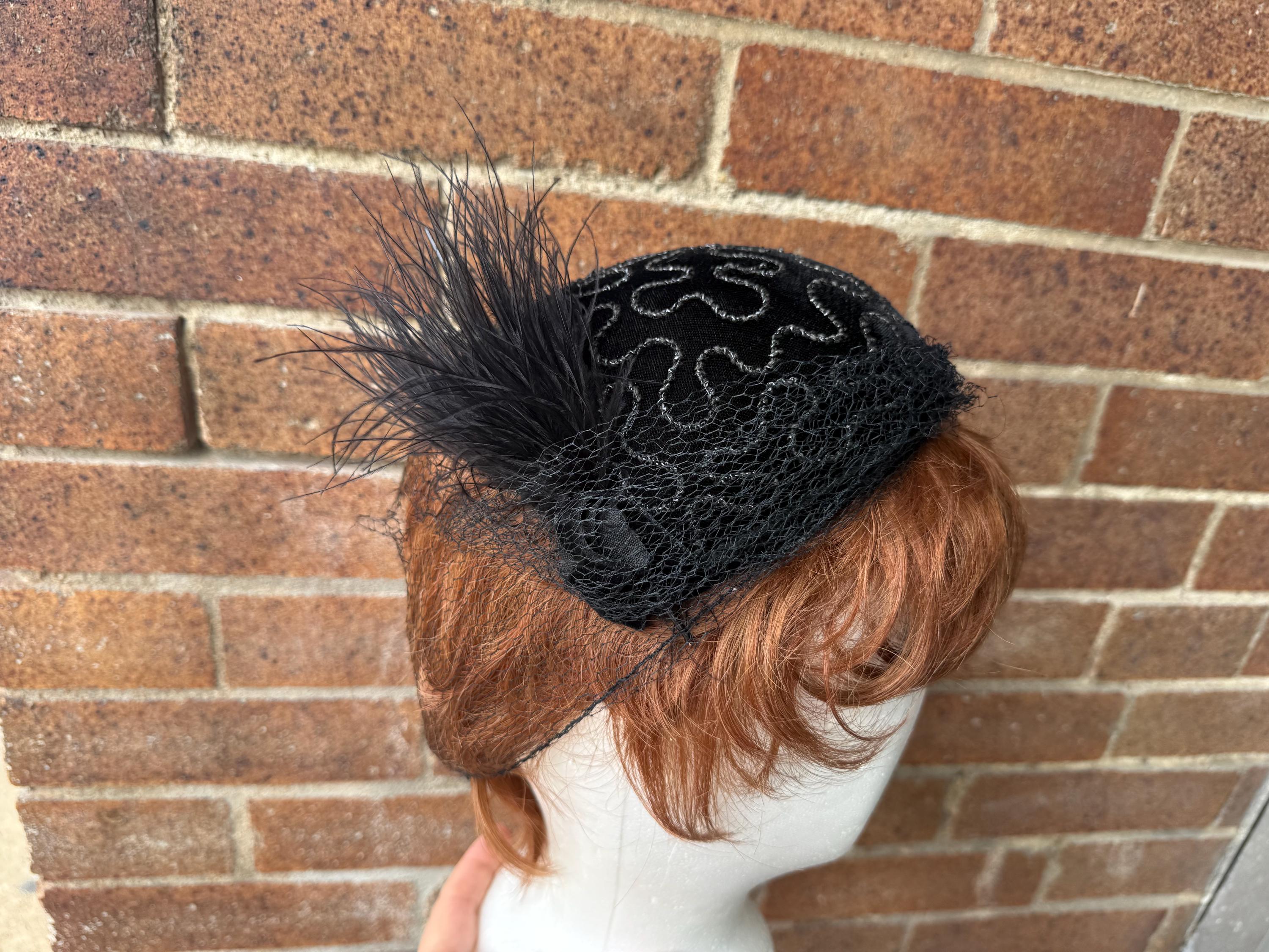 Vintage 1950\'s Feather Fascinator Hat Black Birdcage Veil 5.5\