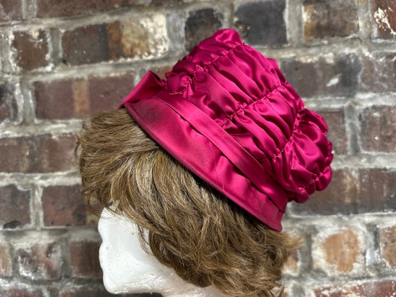 Vintage 50s Fuchsia Satin Cloche Fascinator Hat - Etsy display picture 3