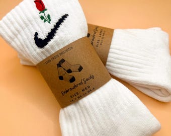 Custom Dri-Fit Rose Nike Socks – Embroidered Everyday Cushioned Athletic Socks – Personalized Floral Gift for Men, Women & Youth