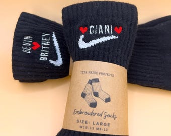 Calzini Nike Dri-Fit neri personalizzati – Calzini sportivi imbottiti con testo ricamato – Regalo personalizzato per uomini, donne e ragazzi