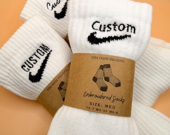 カスタムDri-FITナイキソックス – 刺繍入りクッション付きアスレチックソックス – 男性、女性、若者向けのパーソナライズギフト
