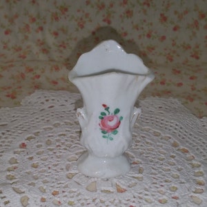 Pequeño jarrón de porcelana ( Porcelana Pequeña) Jarrón diminuto con rosas rosas
