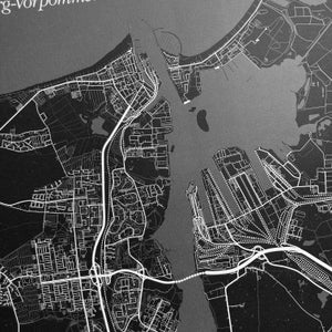 Poster Rostock, Ostsee, Küste, Mecklenburg, Meck-Pomm, M-V, MV, Vorpommern, Urlaub, Illustration Warnemünde, Toitenwinkel, Dierkow, Lütten Klein, Reutershagen, Landkarte, Straßenkarte, Deko, schwarz, Hansestadt Rostock, Souvenir, Kunstdruck, Hansa