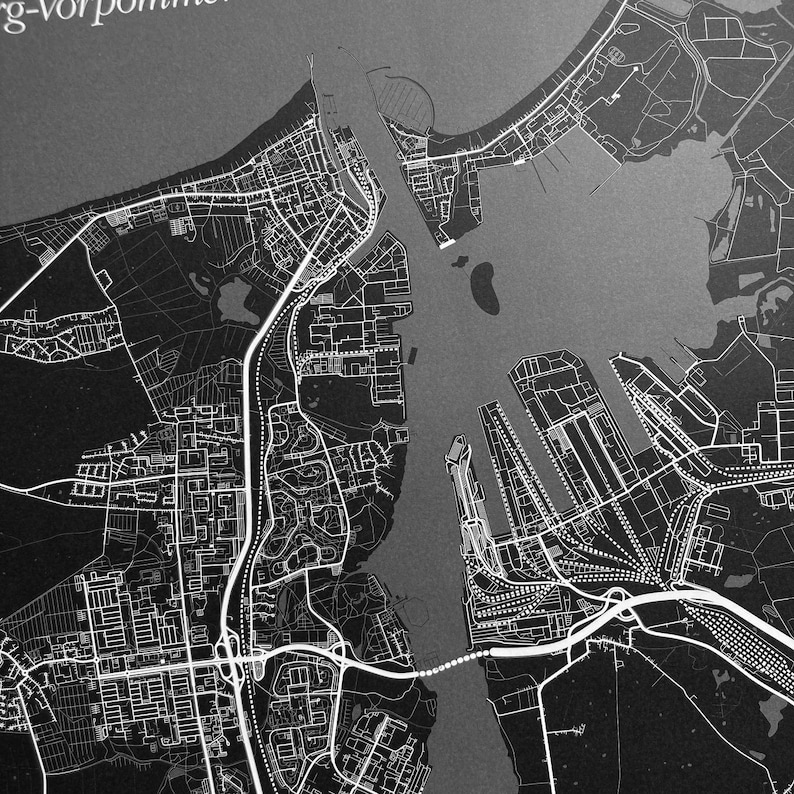 Poster Rostock, Ostsee, Küste, Mecklenburg, Meck-Pomm, M-V, MV, Vorpommern, Urlaub, Illustration Warnemünde, Toitenwinkel, Dierkow, Lütten Klein, Reutershagen, Landkarte, Straßenkarte, Deko, schwarz, Hansestadt Rostock, Souvenir, Kunstdruck, Hansa