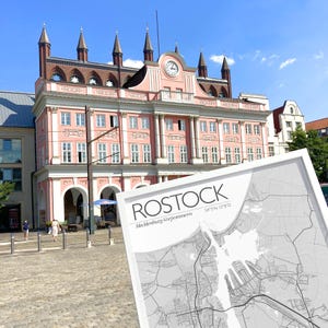 Poster Rostock, Ostsee, Küste, Mecklenburg, Meck-Pomm, M-V, MV, Vorpommern, Urlaub, Illustration Warnemünde, Toitenwinkel, Dierkow, Lütten Klein, Reutershagen, Landkarte, Straßenkarte, Deko, schwarz, Hansestadt Rostock, Souvenir, Kunstdruck, Hansa