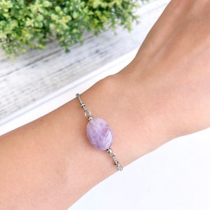 Pulseira de ametista para ansiedade, pulseira de ametista clara, ametista lavanda, pedras preciosas para ansiedade e calma, terapia com cristais de cura, presente para ela