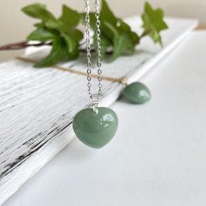 Green aventurine Heart necklace for women/green crystal chakra necklace/green aventurine healing crystal necklace/heart center crystal/gift