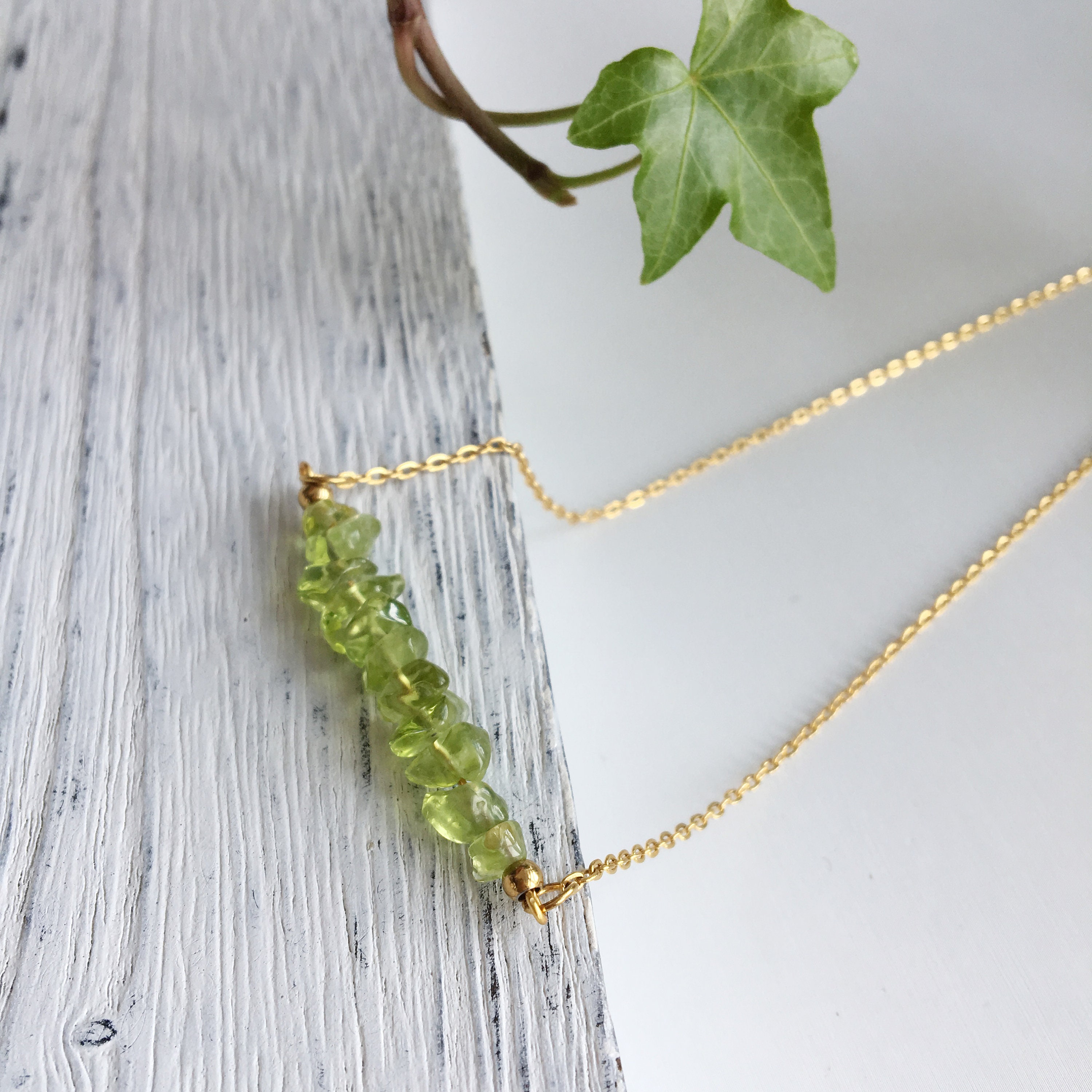 Collar de peridoto genuino, joyería de olivino, collar pequeño delicado, collar de plata de ley, collar de piedra verde, regalo de cumpleaños, regalo de dama de honor