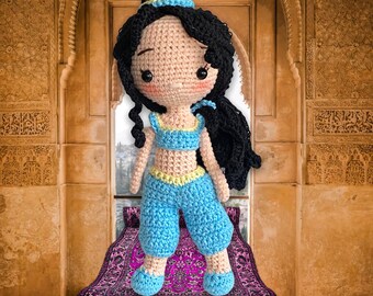 Boneca de crochê feita à mão inspirada em Jasmine