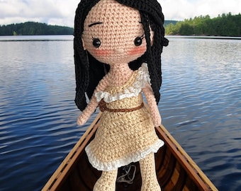 Boneca de crochê artesanal inspirada na Pocahontas