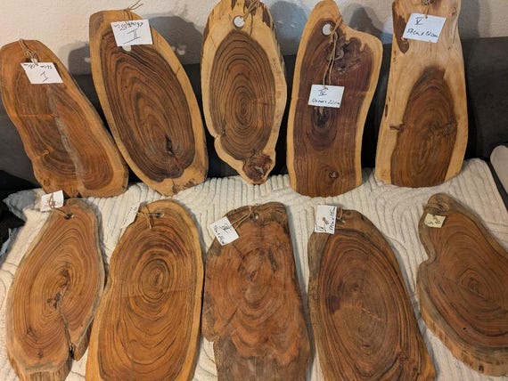 Baumscheibe Dekobrett aus Akazienholz, Handgefertigtes Holzbrett natur, Bastelholz Serviertablett, rustikale Holz-Deko, Geschenkidee Deco