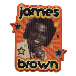 Può includere: Una toppa ricamata arancione e gialla con un'immagine di James Brown e il testo "james brown" in nero.