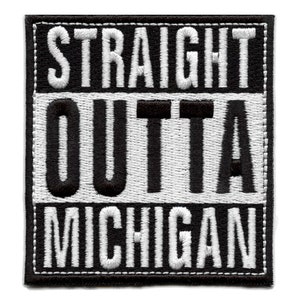 Może przedstawiać: Naszywka haftowana w kolorze czarnym i białym z tekstem "STRAIGHT OUTTA MICHIGAN".