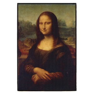 Può includere: Un dipinto di una donna con un sorriso gentile, vestita con un abito scuro su uno sfondo chiaro. I suoi capelli sono lunghi e scuri, e i suoi occhi sono marroni. Il dipinto è in stile realistico.