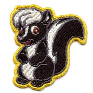 Skunk Sitting Patch Garden Animal Embroidered Iron On EA3