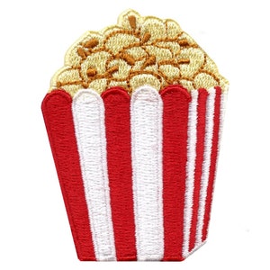 Può includere: Toppa ricamata da stirare con un secchiello di popcorn a strisce rosse e bianche pieno di popcorn.