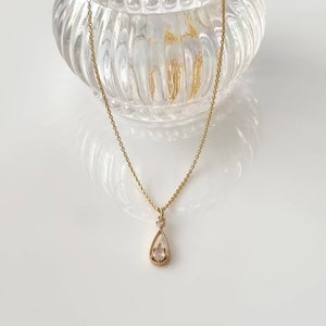 Bridgerton inspired Crystal Pendant necklace, Crystal Pendant, jewellery for Bridgerton fans. With a 24k gold Plated Chain Sterling Silver.