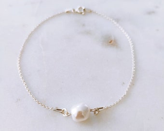 Baroque Pearl Bracelet with a Sterling Silver chain. Pearl bracelet  -  modern baroque pearl. Baroque pearl jewellery, statement pearls