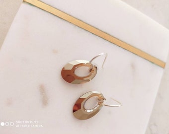 Pendientes colgantes ovalados de bronce y Swarovski en plata de ley