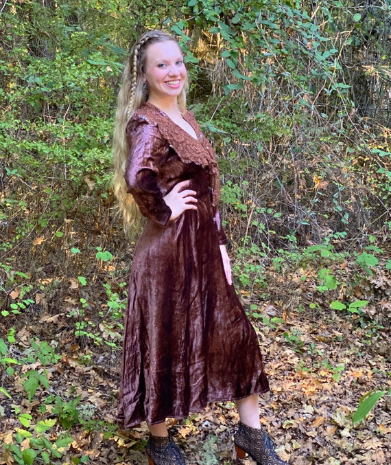 90s NOSTALGIA Crushed Velvet and Lace 90s does 40s