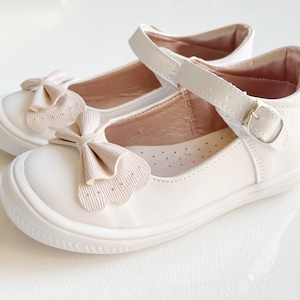 Beautiful Mary Jane Girl Shoes|Leather and handmade |Lovely White|Toddler|Little girl |Cute bow flower girl shoes