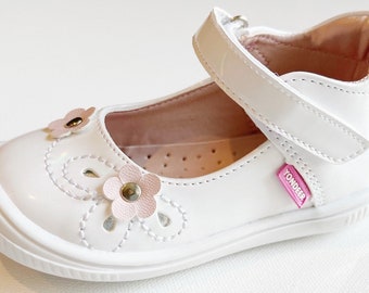 Beautiful Mary Jane Girl Flower Shoes|Leather and handmade |Comfortable |Lovely White|Dress Party |Toddler|Little girl |Baptism shoes|Shiny