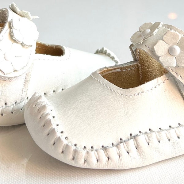 Beautiful Newborn Baby Girl Flower Shoes| Handmade 100%Leather |Infant Sneaker Toddler First Walkers Crib Shoes |Soft Sole