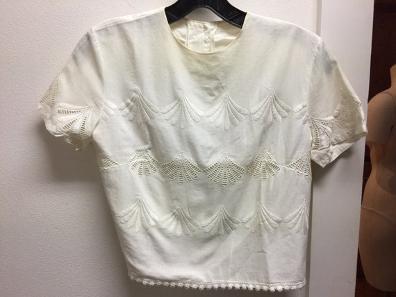 Women's 1930's-50's white cotton embroidered blous