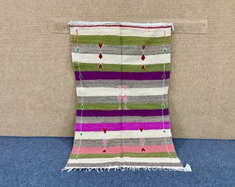 flat weave Berber rug 3.5 x 5.5 ft