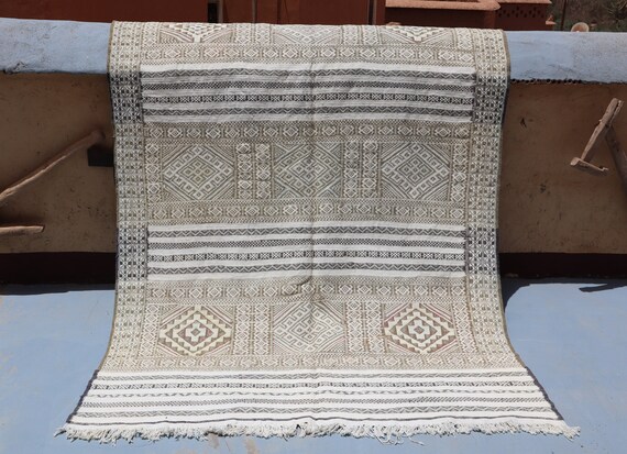 GORGEOUS NOMAD RUG - 6x8 rug, berber moroccan kilim rug, handmade flat weave rug