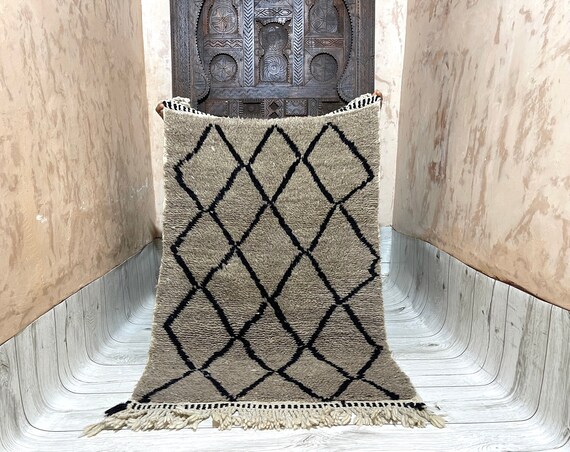 Minimalist Moroccan Rug - Custom area rugs - Gray Beni Mrirt rug - Handmade area rug - Berber Rug - Beni Ouarain rug