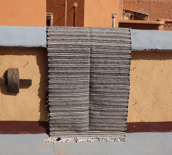 amazing vintage rug,white and black,3x5 rug, ancient rug, flat weave rug,handmade rug
