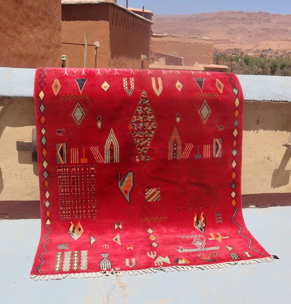 Eye-Catching 5x7 Berber Moroccan Rug - Tribal Shag Masterpiece
