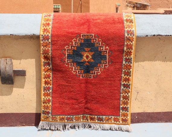 Stunning Moroccan rug, 3x5 rug, Taznakhet Rug, flat weave rug, Red Moroccan Rug, beni mguild rug, bedouin rug, beni mguild rug, abstract rug