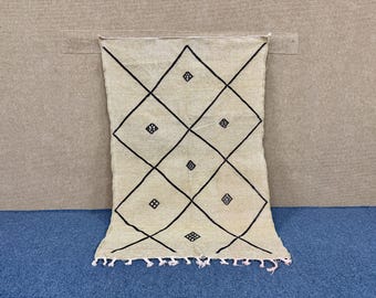 Minimalist Moroccan Rug 3x5 ft – Boujaad Flatweave Berber Rug – Authentic Handwoven Wool | Free shipping