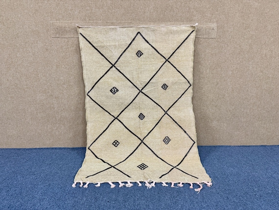 minimalist Moroccan Kilim rug 3x5 ft
