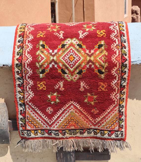 taznakht rug, distinctive designs, unique rugs 2x3, small berber rug, handmade rug, checked rug, array designs