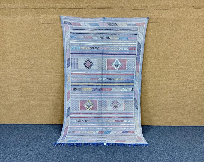 Authentic Light Gray Berber Cactus Silk Rug 5x8 – Lightweight Moroccan Flatweave | Free Shipping