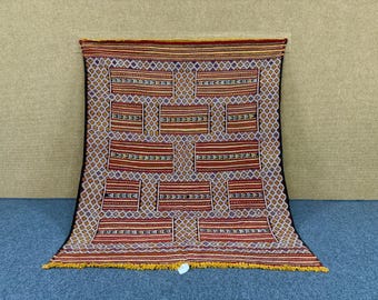 Berber Kilim rug 4,6 x 5,7 ft