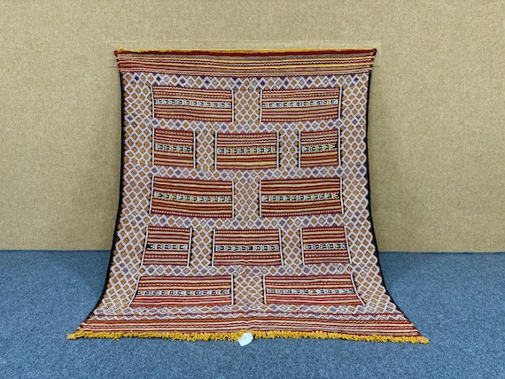 Berber Kilim rug 4,6 x 5,7 ft